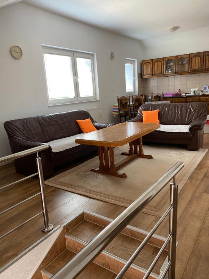 Big Apartment 3 Bedrooms Bihać Exterior foto