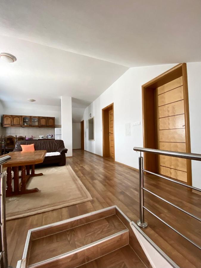 Big Apartment 3 Bedrooms Bihać Exterior foto