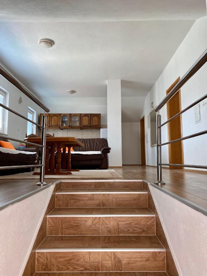 Big Apartment 3 Bedrooms Bihać Exterior foto